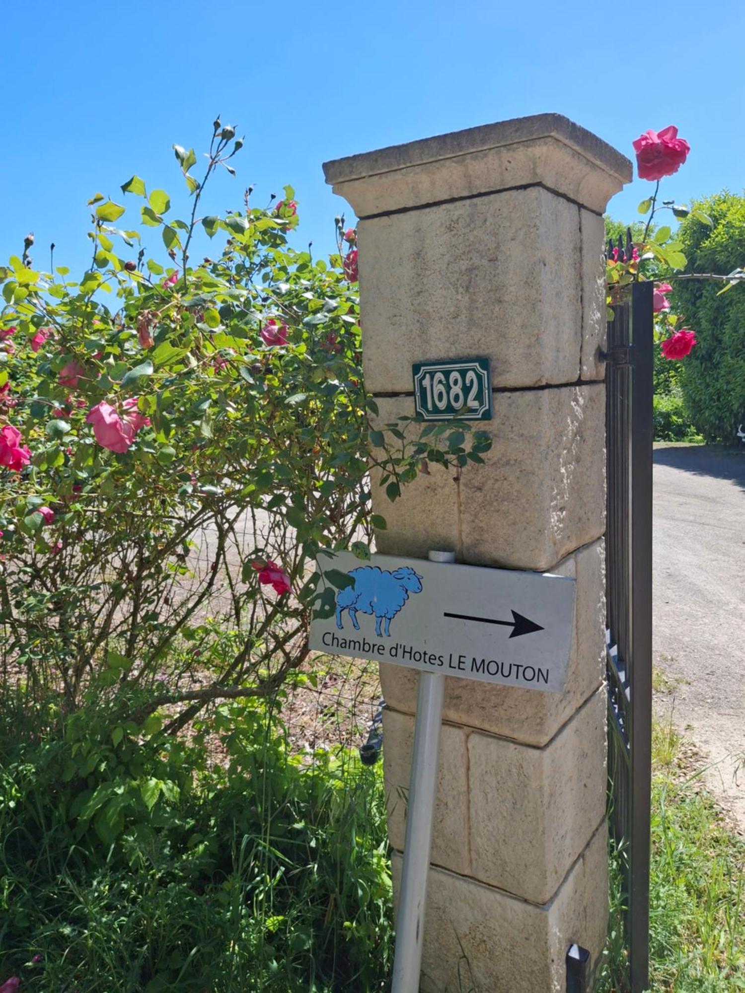 Bed and Breakfast Le Mouton Blaison Exterior foto